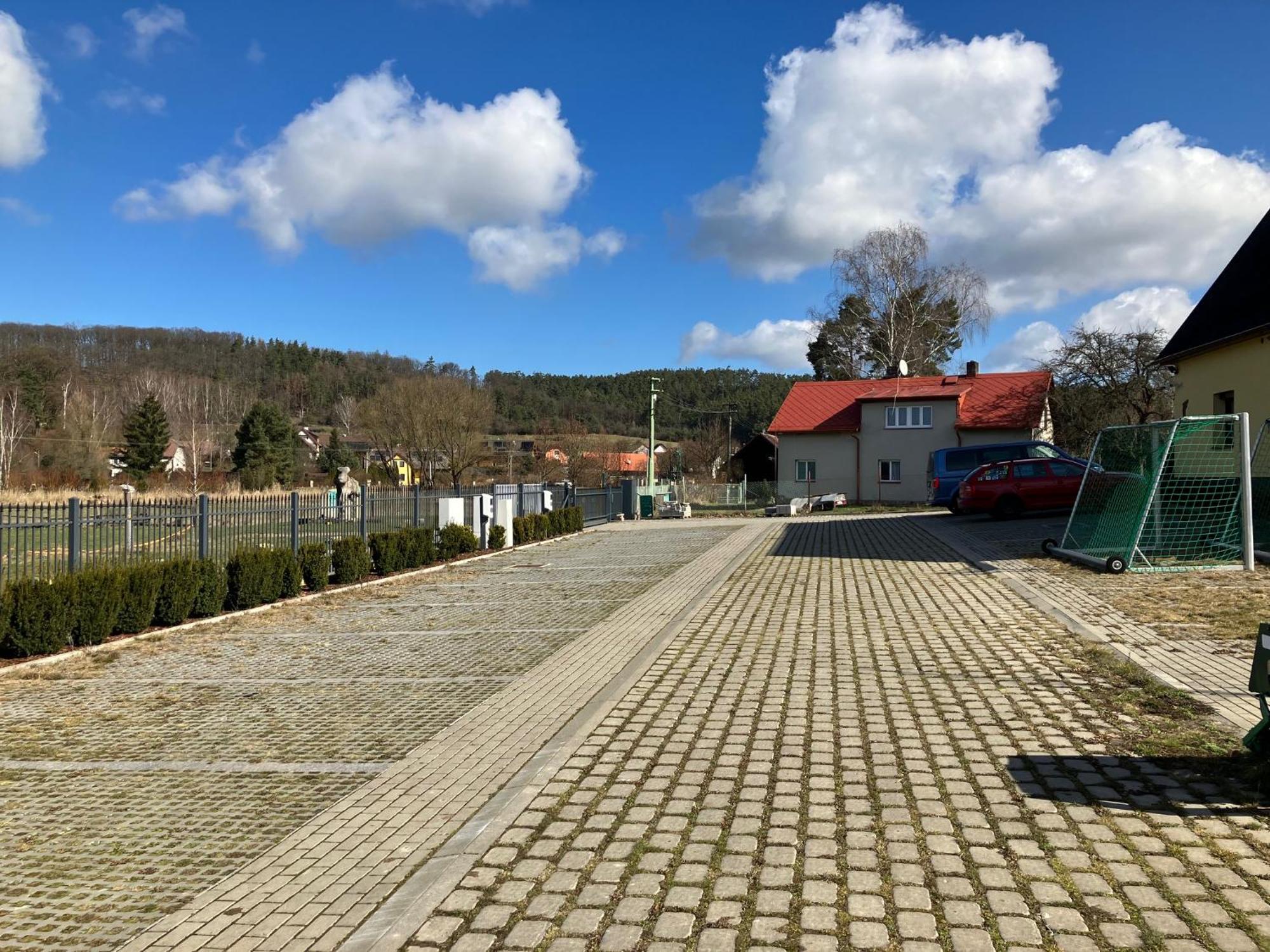 Kněžmost Raj Sportovni A Rekreacni Resort Branzez מראה חיצוני תמונה