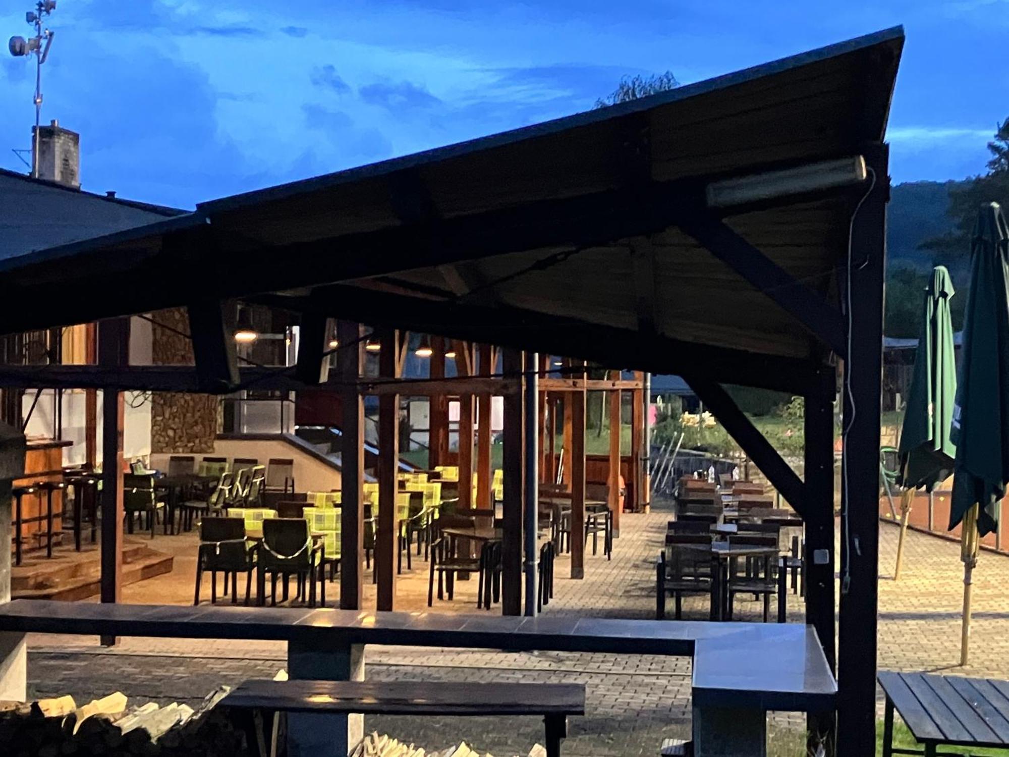 Kněžmost Raj Sportovni A Rekreacni Resort Branzez מראה חיצוני תמונה