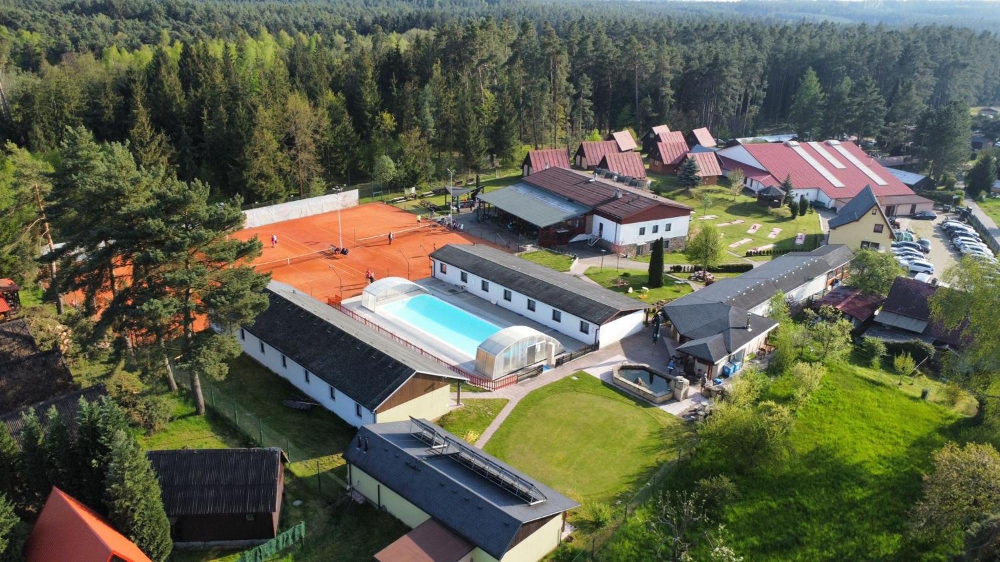 Kněžmost Raj Sportovni A Rekreacni Resort Branzez מראה חיצוני תמונה
