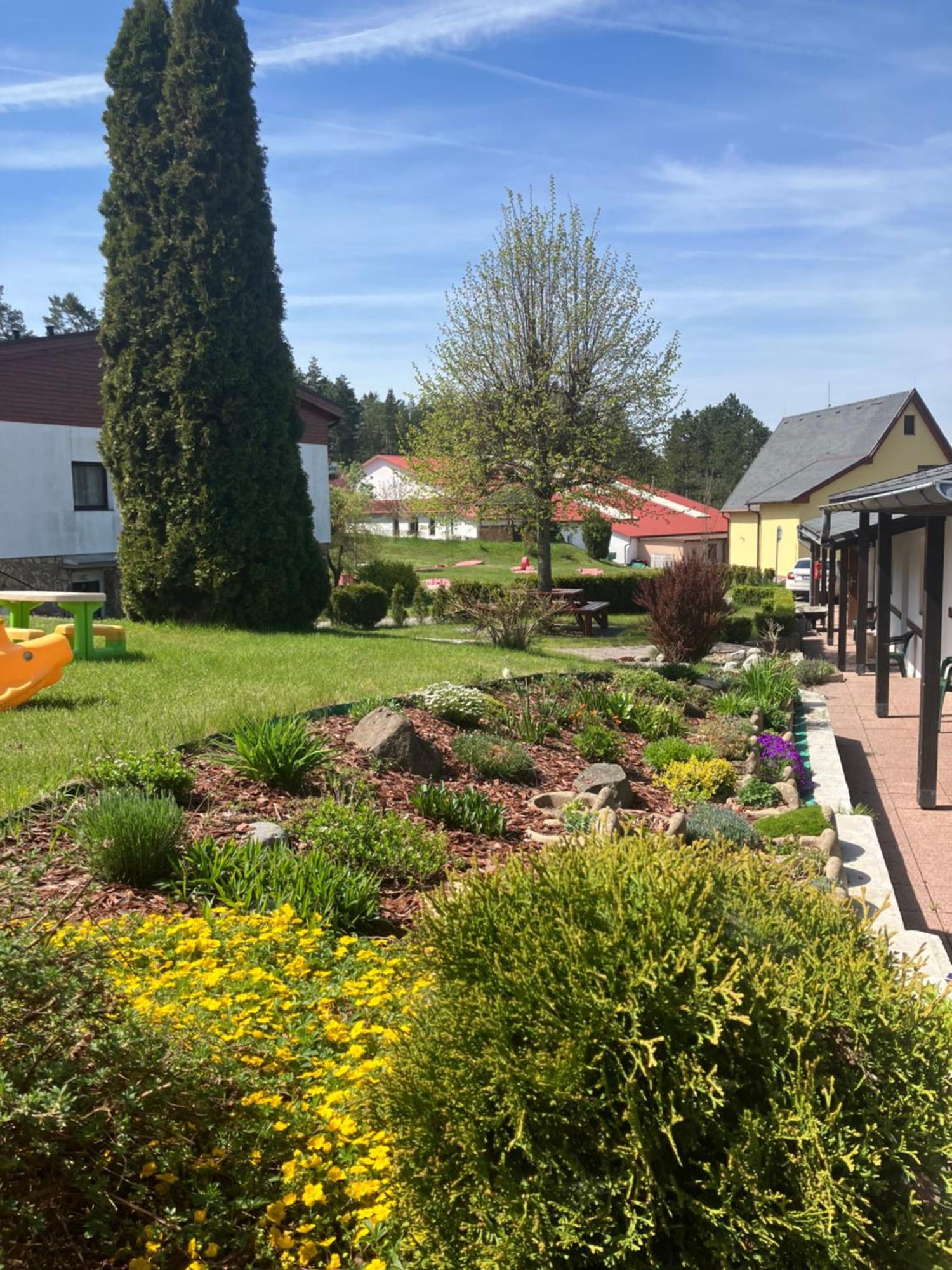 Kněžmost Raj Sportovni A Rekreacni Resort Branzez מראה חיצוני תמונה