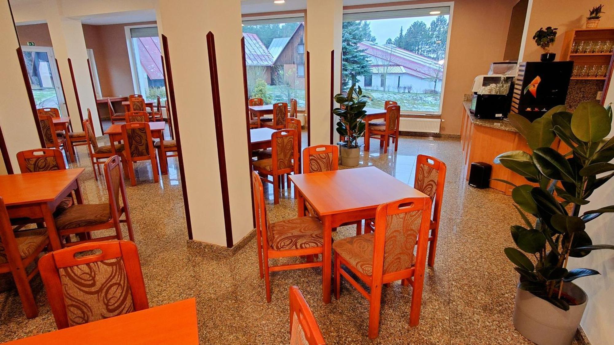 Kněžmost Raj Sportovni A Rekreacni Resort Branzez מראה חיצוני תמונה